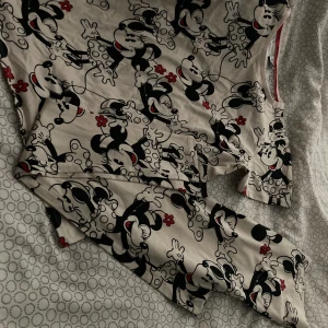 Ny strl s.  200kr - 200kr ny set med tights 