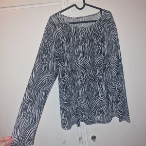 Blus - Fin genomskinlig blus, oanvänd