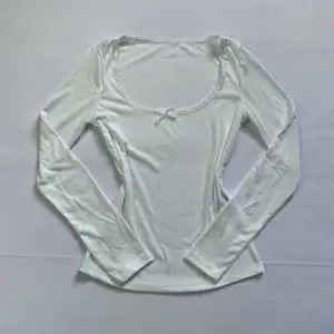 Coquette tröja med spets skriv för mer detaljer🩷 provat bara💕 o inga defekter 💕