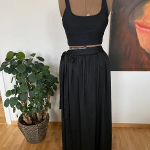 Nytt Bikini set med snygg strandkjol - Superfin Bikini med en snygg kjol som är lätt att ta på efter badet