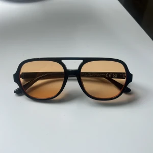 Solglasögon  - Solglasögon i bra skick. Använd gärna ”köp” funktionen 😊