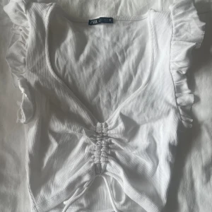 Vit topp - Från ZARA, storlek S Endast testad