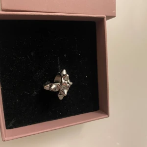 Edblad Öronhängen  - Knappt använt, passar inte mig den stilen, silver