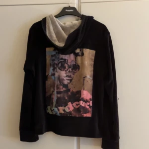 Limitato Zip Hoodie - Riktigt fet limitato zip🌟 Pris kan diskuteras vid snabb affär. Hör av er vid fler funderingar🤝🏼