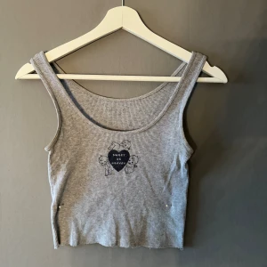 Linne - Brandy melville linne. Söt till sommaren. Inga defekter. 