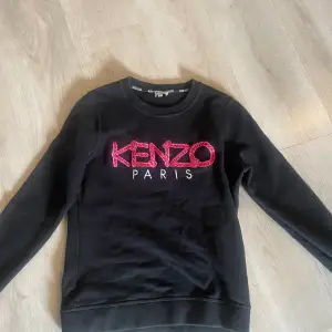 Kenzo tröja utan luva , storlek M , sälj pga att den blivit för liten för mig.   Pris kan diskuteras vid snabb och smidig affär 