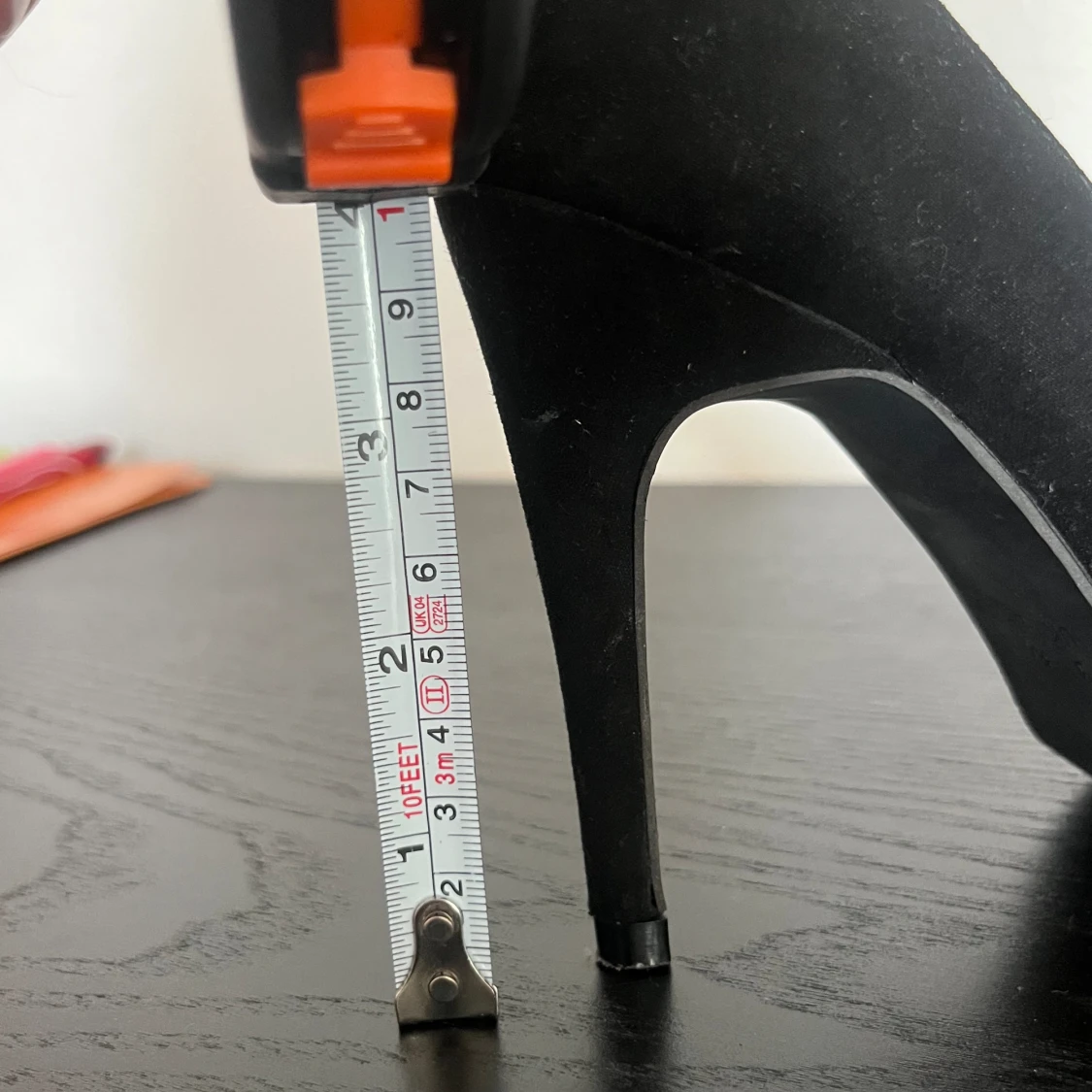 Svarta klackskor  - 92