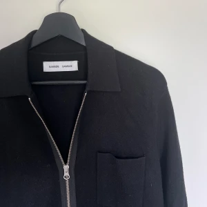 Samsoe Guna x Zip Cardigan - Cond 9/10, använd 1-2 gånger max                                          Nypris ca 1500kr                                       