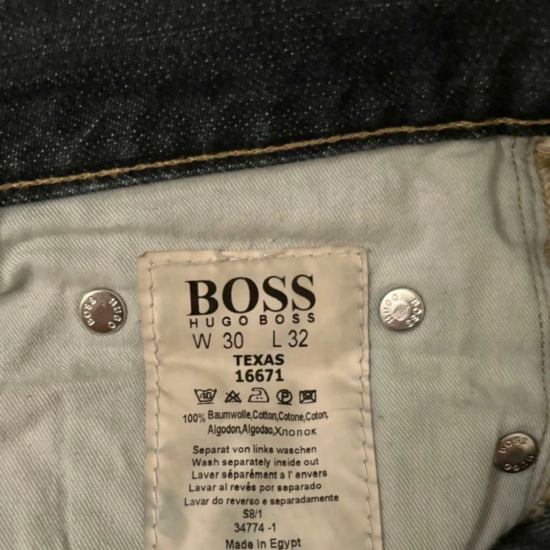 Hugo boss jeans    W30   L32 - 93