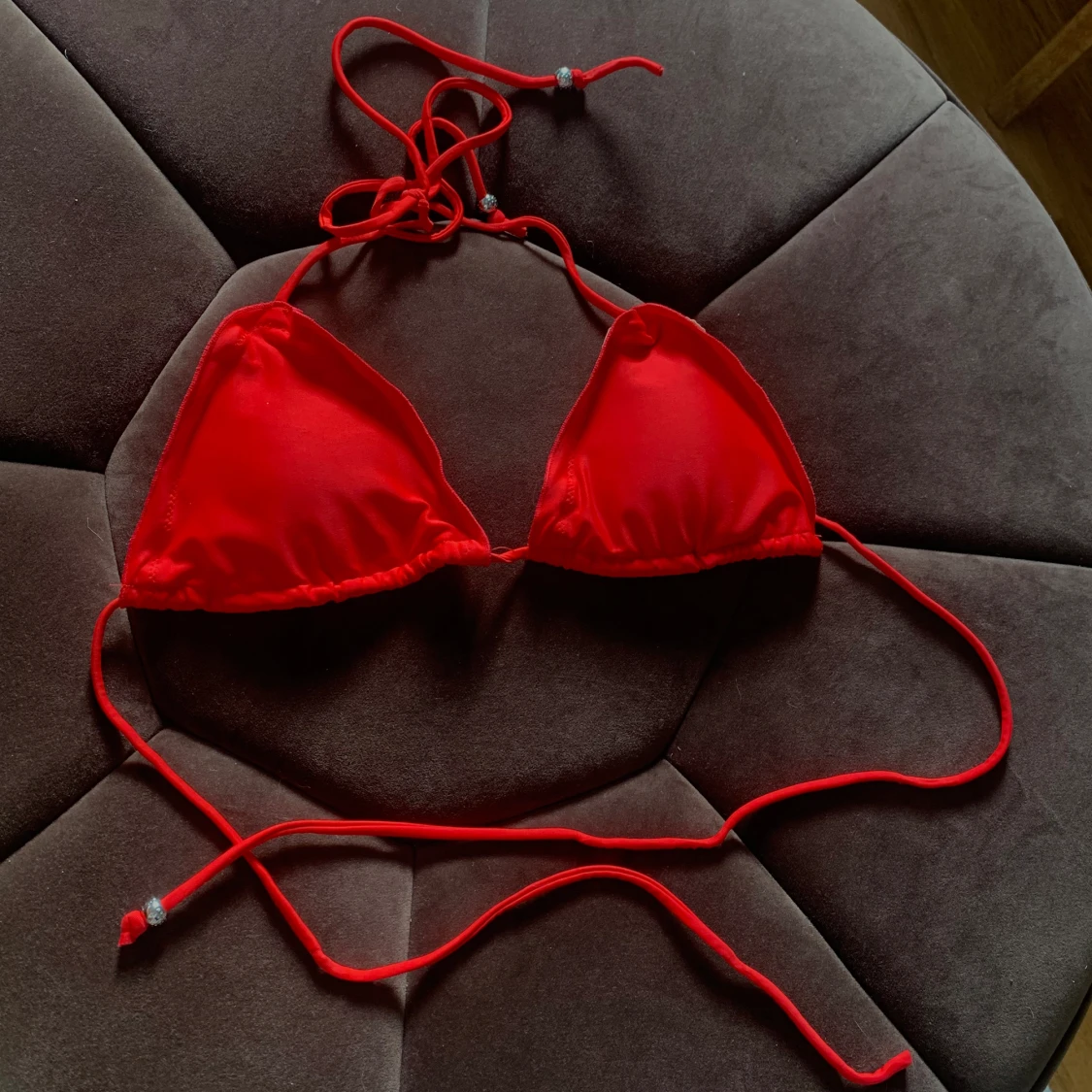 Röd bikiniöverdel strl S  - 90