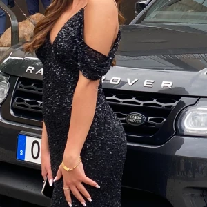 Bal/festklänning - Säljer min balklänning som endast kommit till användning en gång, så den är precis som ny. Pris kan diskuteras vid snabb affär. 