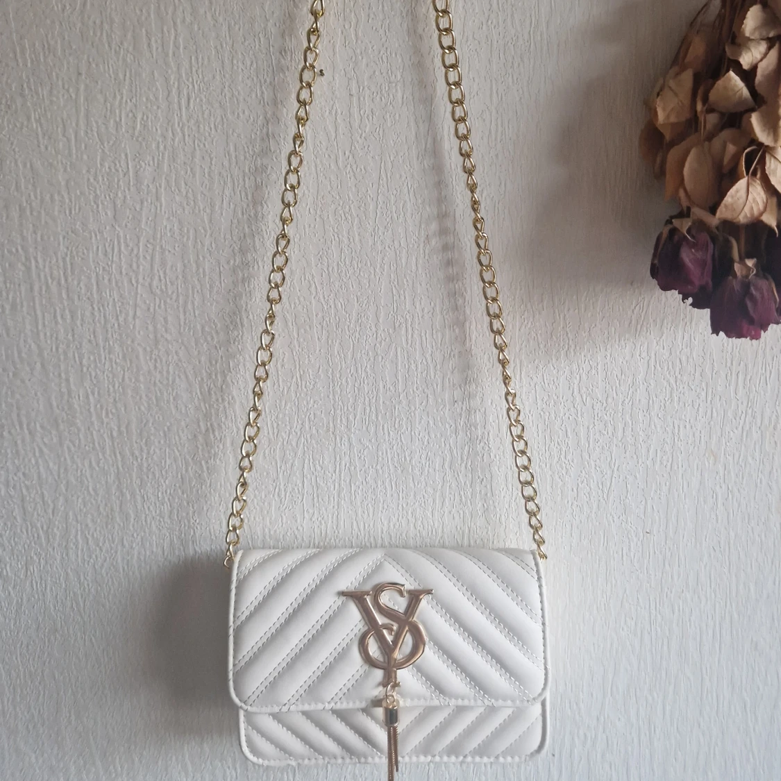 Snygg vit handväska från shein - 90