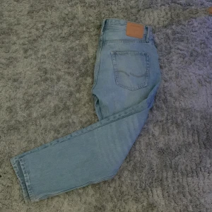 Jack n Jones jeans - Säljer ett par Jack n joens jeans i modellen Loose/chris. Bra skick!