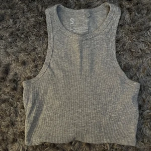 Grå topp - Grå topp som är oanvänd 