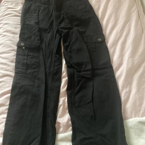 Svarta cargos - Svarta cargobyxor