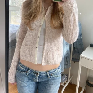 Stickad kofta - Rosa stickad kofta❤️