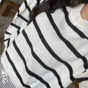 Stickad tröja - Den är använd 1 gång, väldigt skön o mysig!