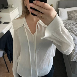 blus -  blus från dobber med lappen kvar, nypris 699! 💕