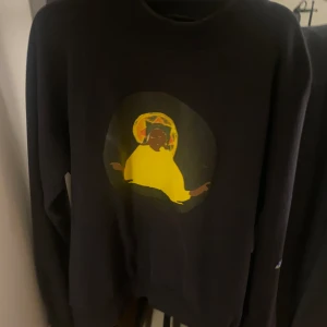 Jesus is king crewneck - Köpt på plick för typ 400, cond 8/10. Storlek L men passar M