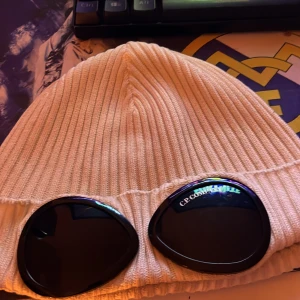 Cp compani mössa äkta !! - Vit mössa märkes 