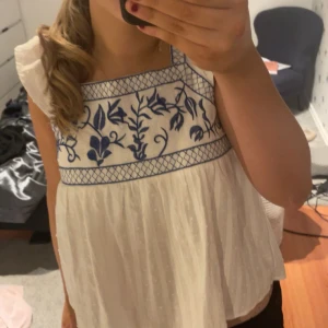 Blus - Jätte somrig blus från Shein som max kommit till användning 2 gånger då det inte riktigt är min stil! Kontakta vid intresse🥰