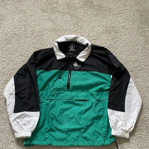 Volcom Jacket - Volcom shell jacket. Has a hood in collar. Open for offers :) 