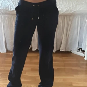 Juicy byxor  - Säljer mina juicy byxor då jag inte använder dom, storlek S 