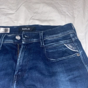 Replay Anbass - Säljer dessa feta replay anbass i slim fit i nyskick. Använts nån gång bara för att testa men annars är de helt nya 9.5/10 skick. Passar till grisch stilen och till allt annat. Storlek W29/L32 Slimfit