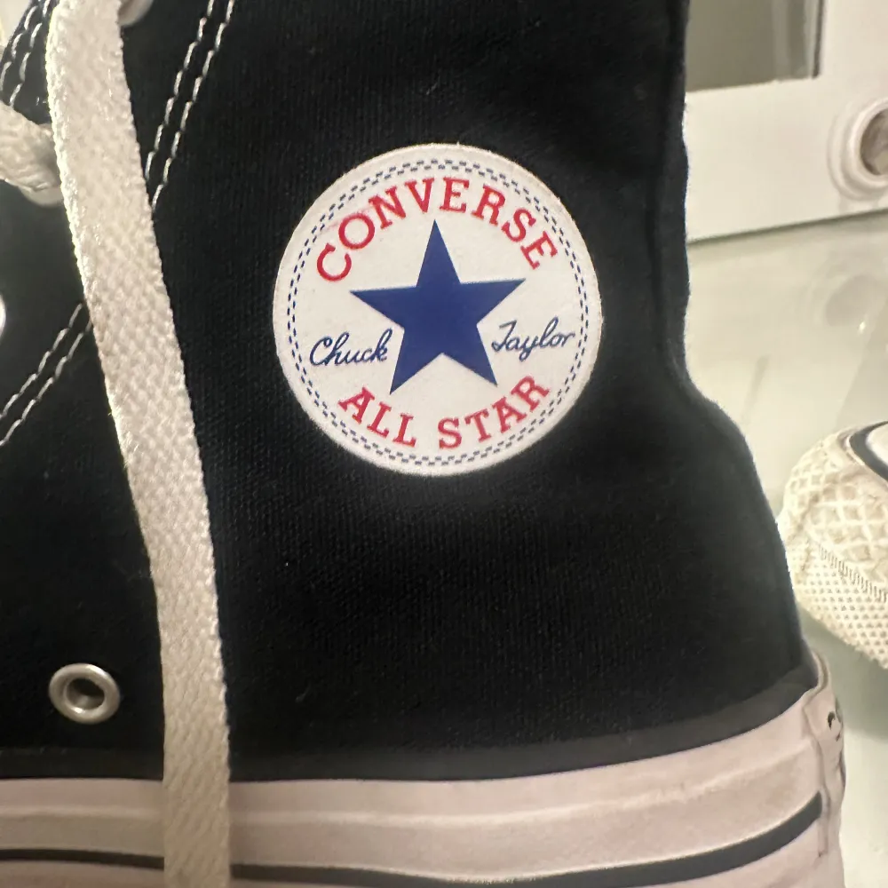 Converse skor i st 36 i väldigt bra skik💗 . Skor.