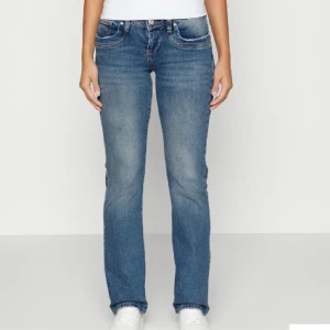Ltb jeans  - Säljer nu dessa Ltb jeans i super bra skick, köpta i början av året men kom inte till användning! Modellen valerie och stel 24/30!❤️ Kan även tänka mig att byta till en annan färg i strl 24/30 elr 24/32! Hör av er vid frågor💘💘