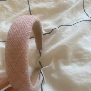Rosa hår band🩷 - Det är ett rosa hårband. Och det är ingen storlek🩷