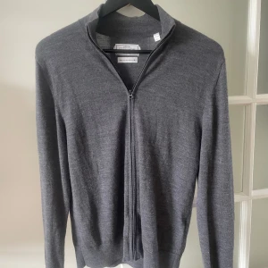 These glory days fullzip - Tjena! Säljer en fet fullzip från these glory days. Knappt använd och riktigt fräsch. Kan gå ner i pris vid snabb affär.