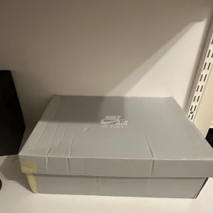 Nike Air force 1 white - Nike sko storlek 48,5 till den som har stora fötter köpte dessa från butik använt  de 4-5 gånger 