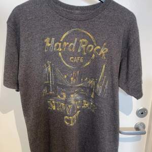 As fet Hard Rock cafe t-shirt, den är limited edition och ifrån New york. Pris kan diskuteras