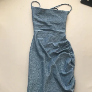 Balklänning  - Använd bara en gång.  För fler frågor skicka gärna 