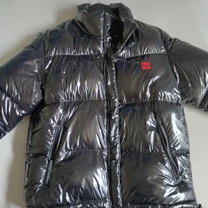 Hugo Boss jacka  - Säljer min jacka pågrund av att jag vill köpa en annan 