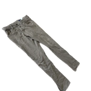 Jeans - Dom ser grå ut på bild men är åt det lite ijus bruna hållet 