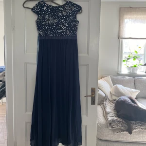 Balklänning - Marinblå, använd 1 gång