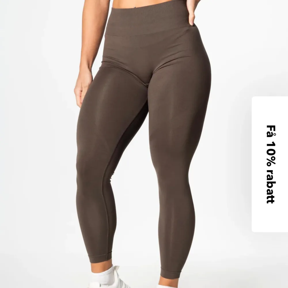 Säljer ett par Relode Prime Seamless tights i storlek L, använda max 2 ggr. Väldigt stretchiga i materialet så passar även någon som brukar ha XL.  Säljs pågrund av att dem inte används av mig!  Priset går att diskutera. Nypris 699kr. Jeans & Byxor.