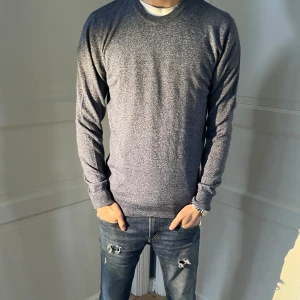 MARTINIQUE SWEATSHIRT  - Riktigt snygg sweatshirt. Skick 9/10. Jag är 177 cm. Hör av er vid fler frågor. 