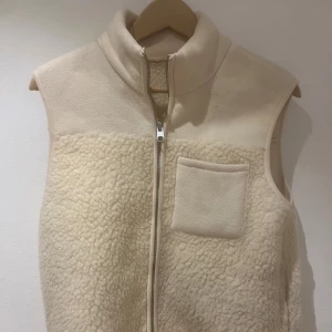 Fluff väst - Västen är i bra skick och använd fåtal gånger☺️☺️