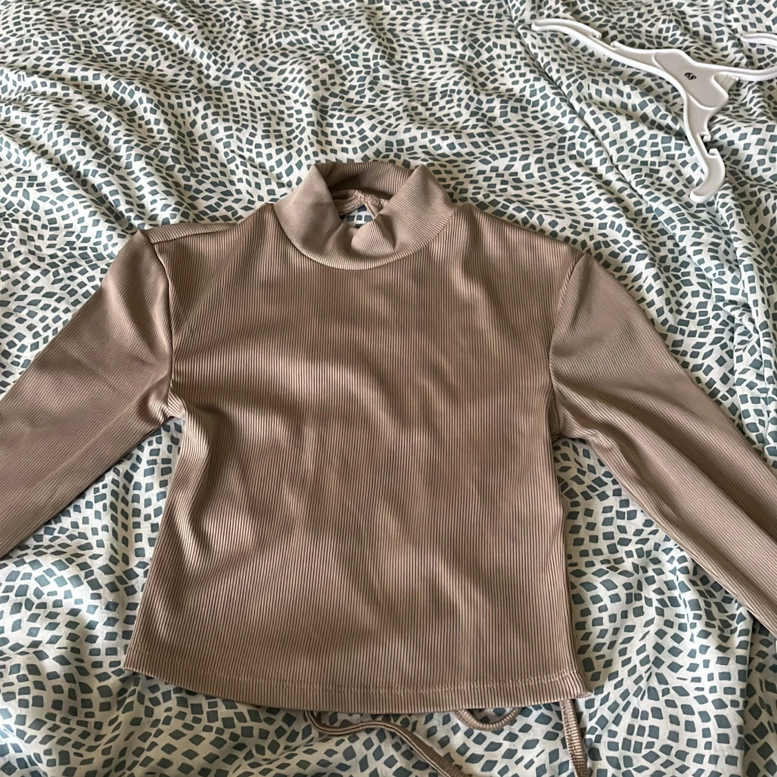 Beige öppen rygg tröja