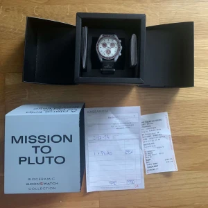 Omega x swatch mission to Pluto  - Hej jag sälje min mission to Pluto klocka, klockan är i super bra skick och inga tecken på användning 