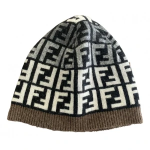 Fendi mössa - Fendi mössa i fint skick 