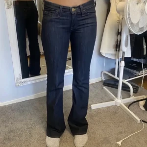 Jeans Lee - Lee jeans i gott skick, köpta för ungefär 900kr o säljer betydligt billigare i gott skick. 
