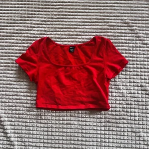 Röd croptop - Fint skick 