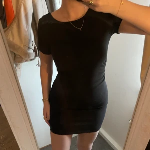 Klänning - Använt fåtal gånger, men inga defekter!💞