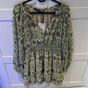 Zara klänning - Klänning från zara, storlek S. Helt ny alltså aldrig använd 💓