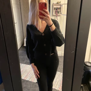 Kofta - Superfin stickat kofta från veromoda❣️ fint skick!! Storlek M 