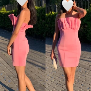 Balklänning  - En kort rosa klänning från Asos endast buren en gång, nytt skick 